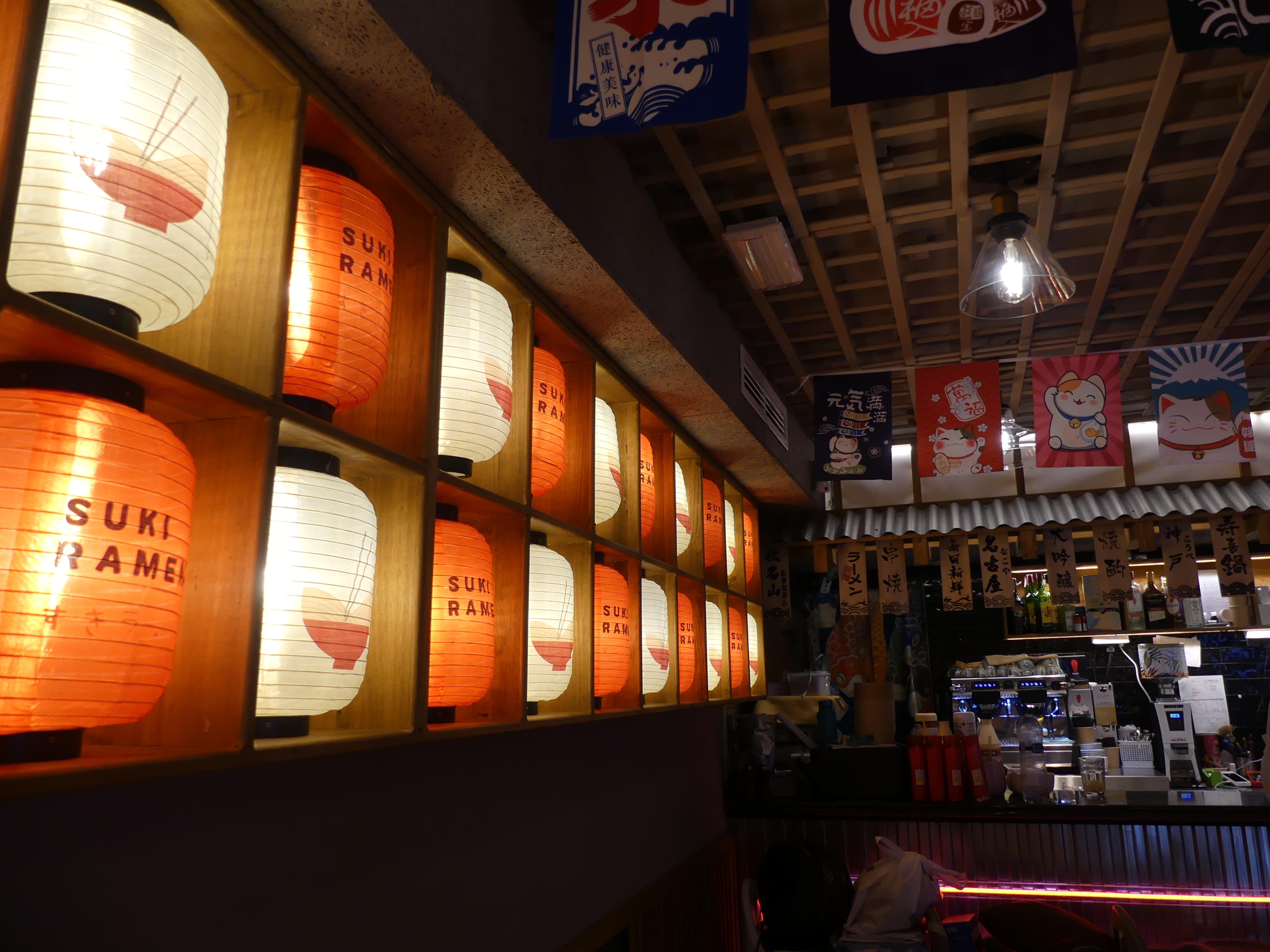 Interior de Suki Ramen Colon en Valencia